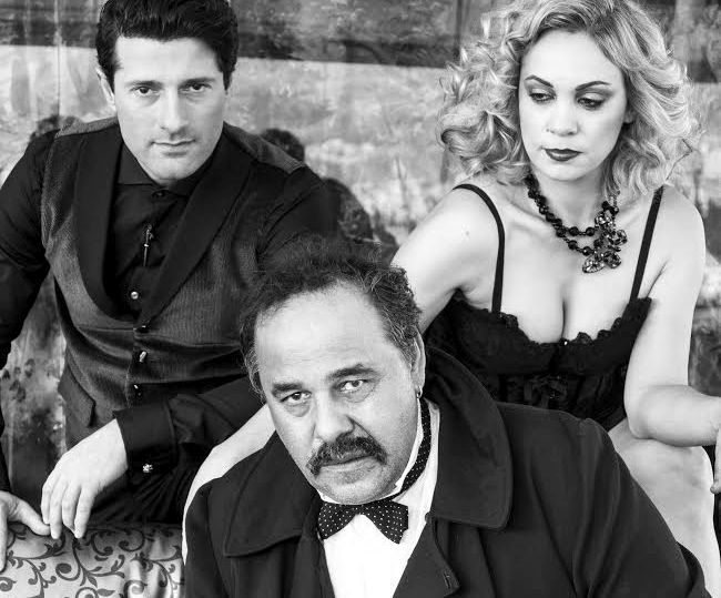 Η «Κυρία της νύχτας» ποζάρει στο enikos.gr