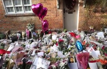 «Βουνό» τα λουλούδια έξω από το σπίτι του Τζορτζ Μάικλ – ΒΙΝΤΕΟ