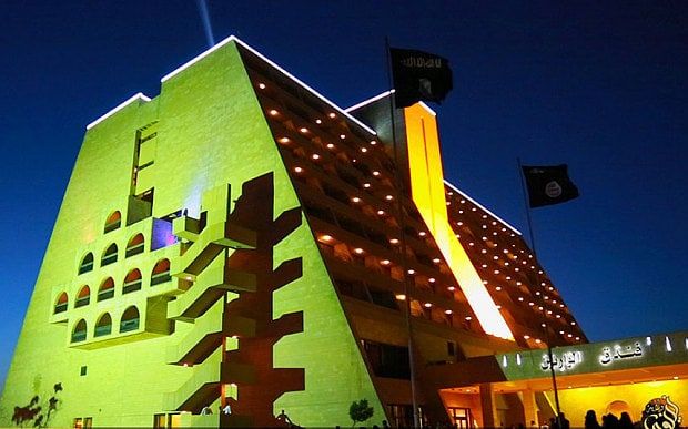 Οι τζιχαντιστές ανατίναξαν το μεγαλύτερο ξενοδοχείο της Μοσούλης