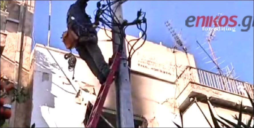 Απεγκλωβίστηκε ηλικιωμένη από τη φωτιά στον Κορυδαλλό – ΒΙΝΤΕΟ