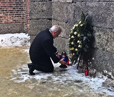 Ο Αβραμόπουλος επισκέφθηκε το Άουσβιτς – ΒΙΝΤΕΟ – ΦΩΤΟ