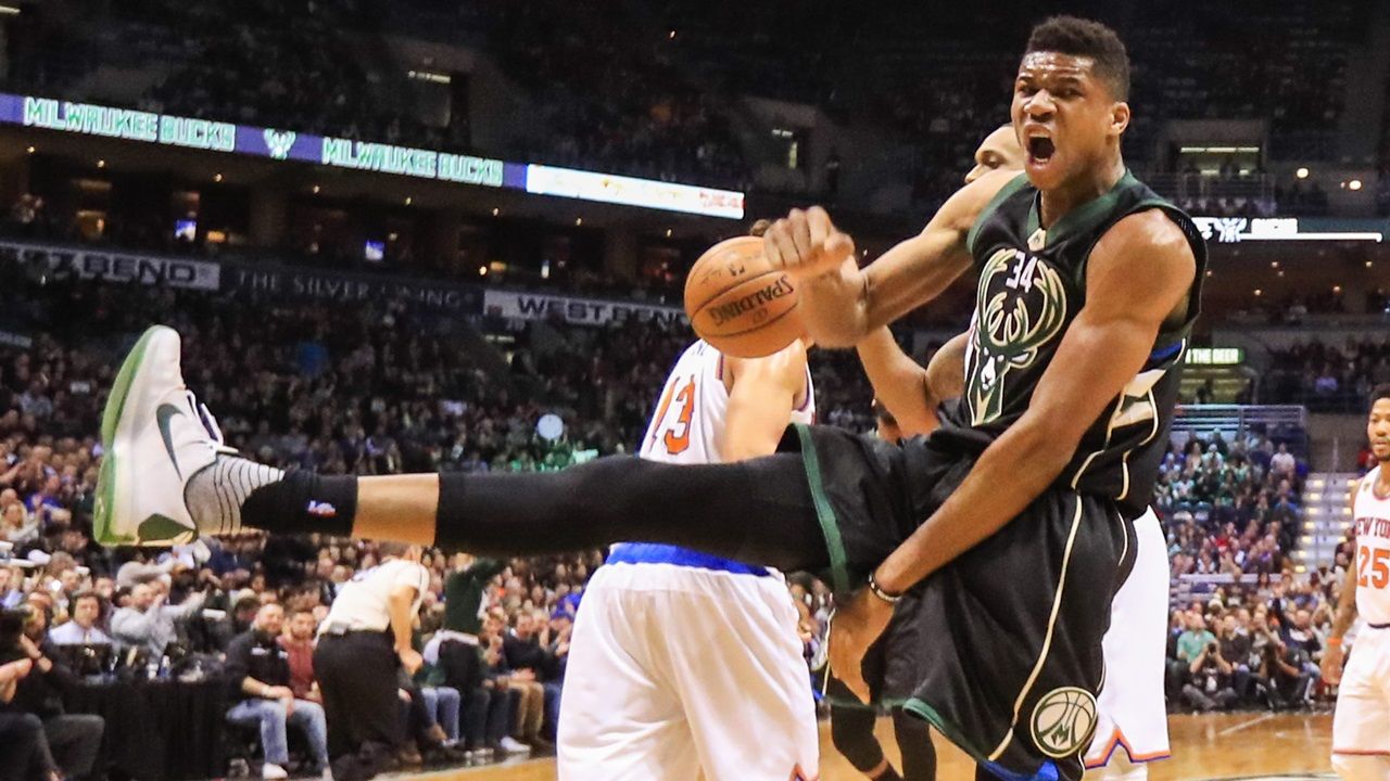 “Τρέλα” για τη φανέλα του Αντετοκούνμπο