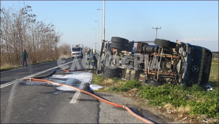Βυτιοφόρο με προπάνιο ανετράπη στην παλαιά εθνική οδό Λάρισας – Βόλου – ΦΩΤΟ