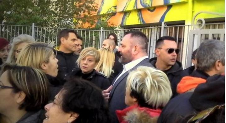 Στην Εισαγγελία Πειραιά η δικογραφία για τα επεισόδια με μέλη της ΧΑ σε σχολείο στο Πέραμα