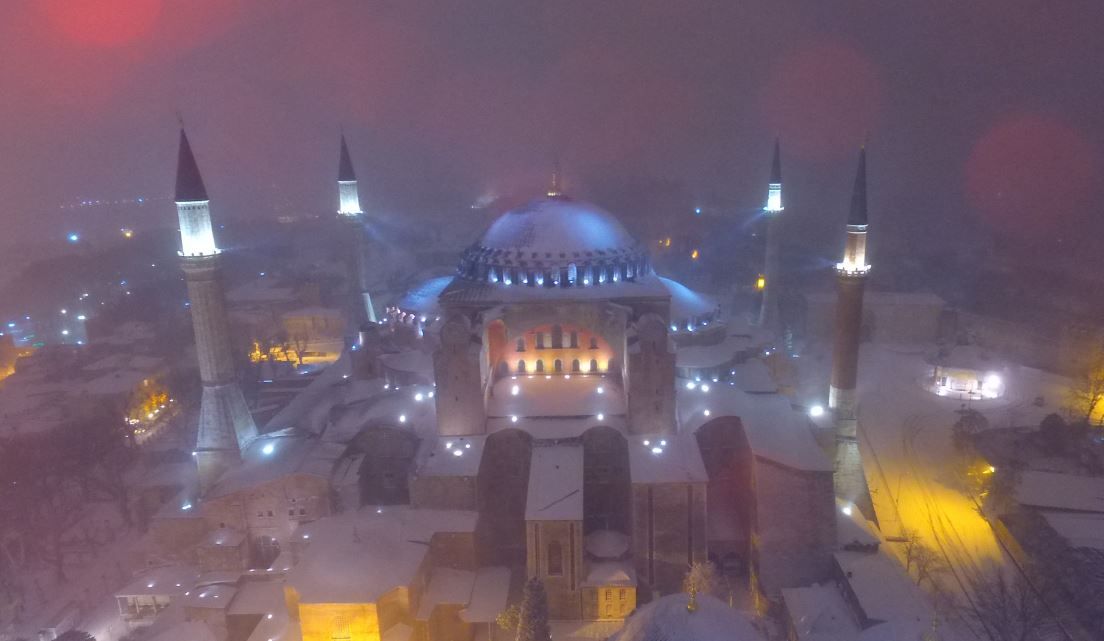 Στα λευκά η Αγιά Σοφιά – ΦΩΤΟ