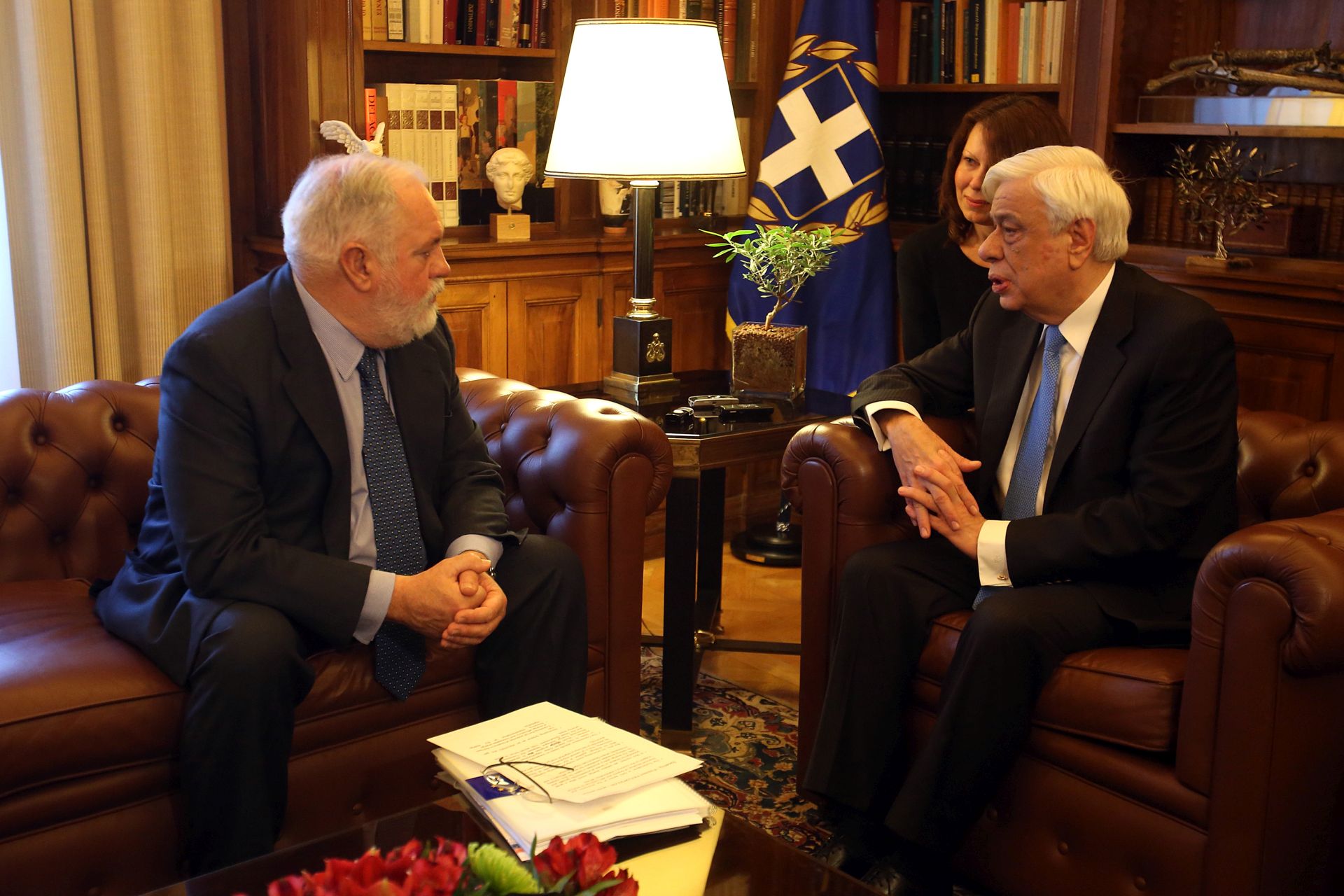 Συνάντηση του Παυλόπουλου με τον Ευρωπαίο Επίτροπο Ενέργειας και Δράσης για το Κλίμα