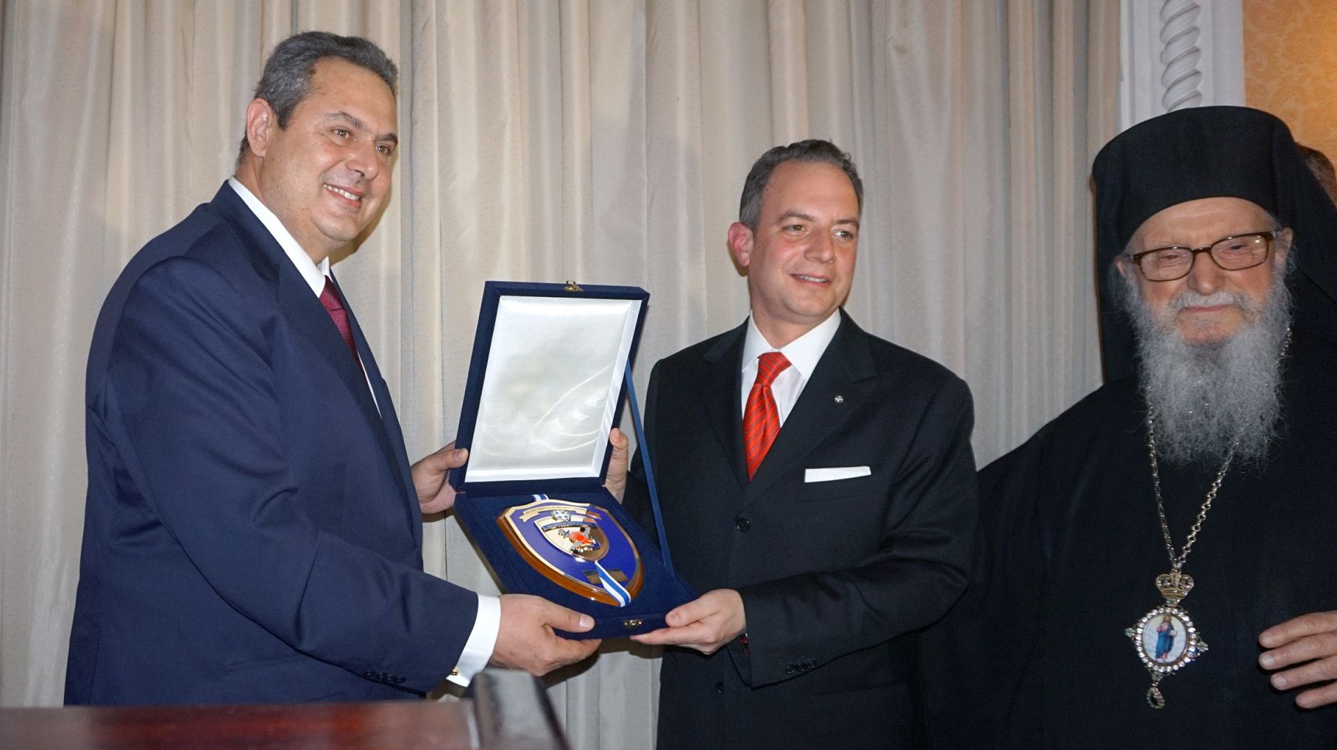 Η συνάντηση του Καμμένου με τον Ελληνοαμερικανό προσωπάρχη του Τραμπ – ΦΩΤΟ