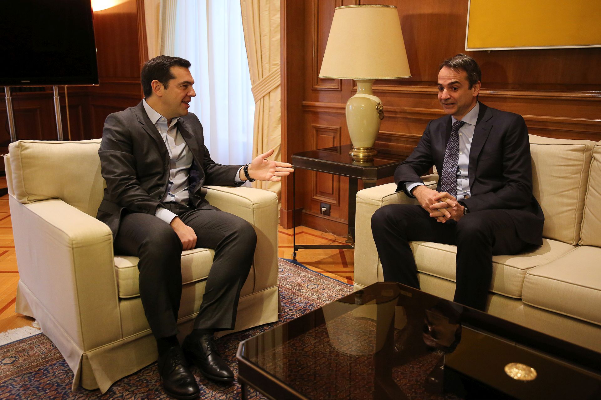 50 λεπτά κράτησε το τετ α τετ Τσίπρα – Μητσοτάκη