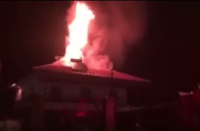 Στις φλόγες τυλίχθηκε σπίτι στη Δράμα – ΒΙΝΤΕΟ