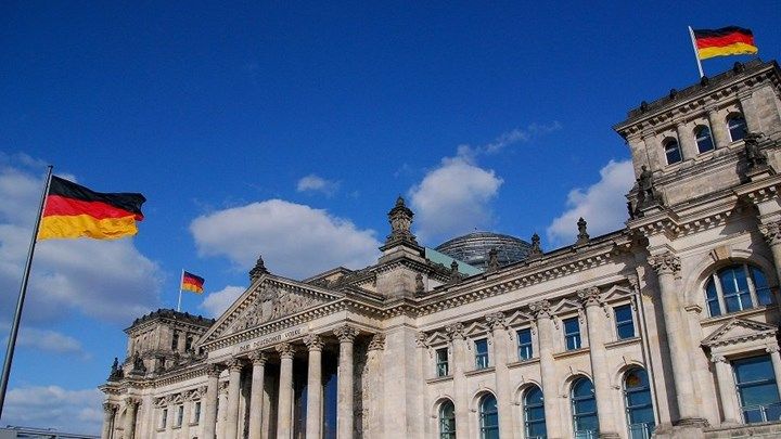 Γερμανικό ΥΠΟΙΚ: Καμία αντίφαση στις δηλώσεις Σόιμπλε για το ελληνικό πρόγραμμα