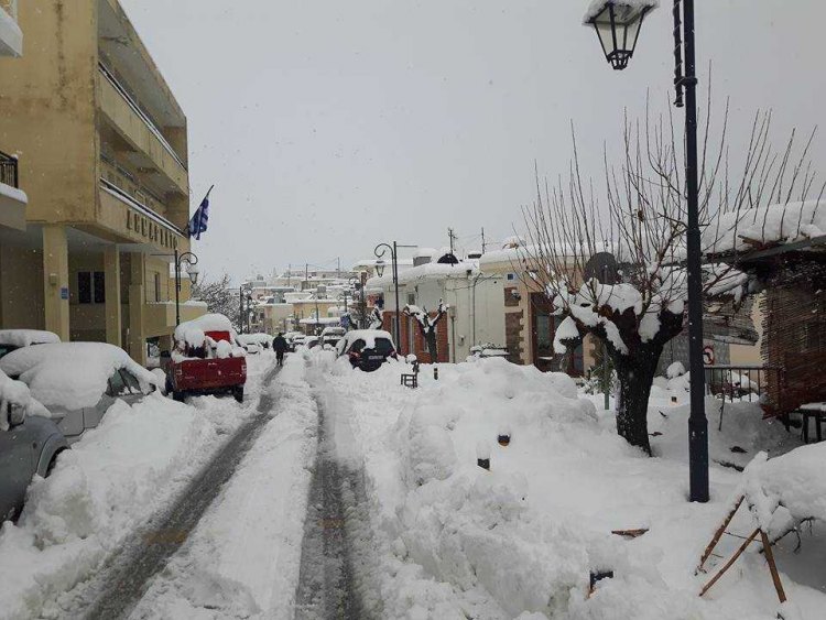 Κρήτη: Λιώνουν τα χιόνια-Ανοίγουν οι δρόμοι
