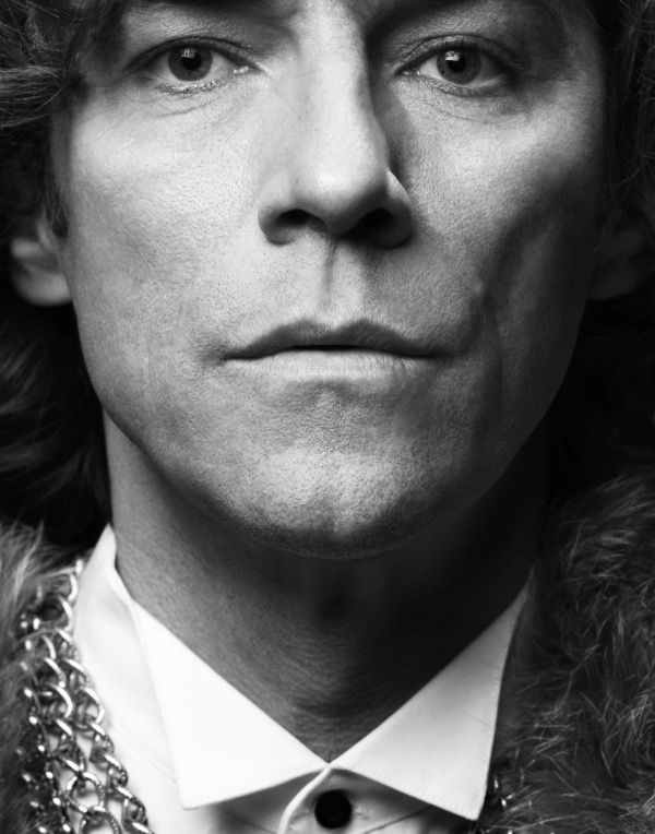 Η πρώτη πόζα του Στάνκογλου για τον “Καλιγούλα” μόνο στο enikos.gr