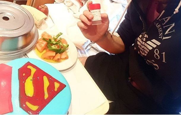 Γενέθλια στο νοσοκομείο για γνωστό Έλληνα ηθοποιό – ΦΩΤΟ