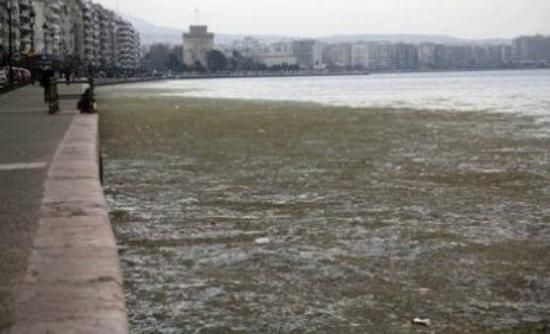 Νεκρή ανασύρθηκε μία 35χρονη από το Θερμαϊκό