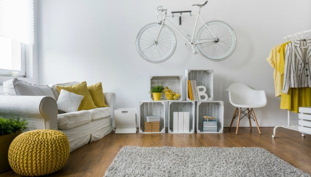 Πώς να καθαρίσετε 17 δύσκολους λεκέδες από το χαλί σας