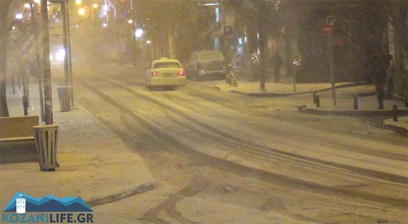 Σφοδρή χιονόπτωση με ισχυρούς βοριάδες στην πόλη της Κοζάνης – BINTEO
