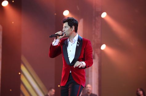 Η έκπληξη στον Σάκη Ρουβά επί σκηνής – ΦΩΤΟ