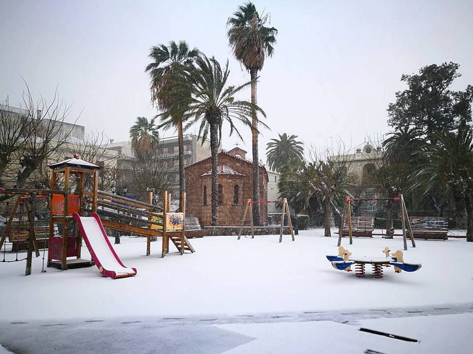 Σε λευκό κλοιό η Μυτιλήνη – ΒΙΝΤΕΟ – ΦΩΤΟ