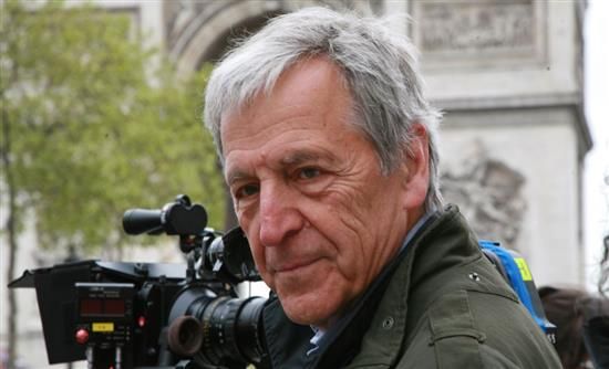 O Γαβράς σε Μέρκελ: Βγάλτε έξω τους Έλληνες από τη φυλακή στην οποία βρίσκονται