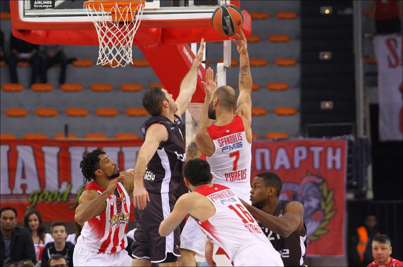 Ολυμπιακός – Μπάμπεργκ 65-56 (30′)