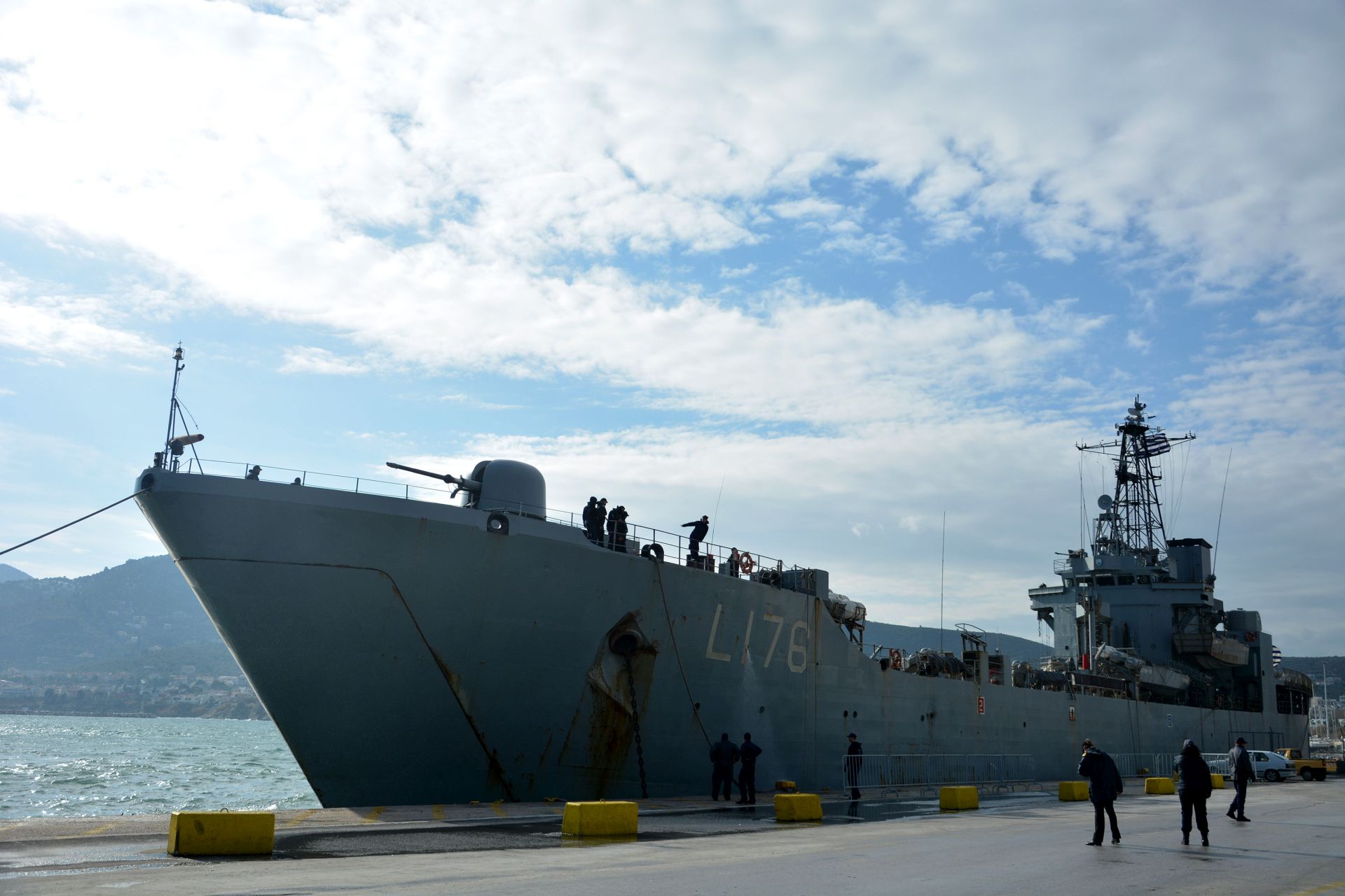 Μόνο 61 πρόσφυγες έχουν δεχθεί να επιβιβασθούν στο «Λέσβος»