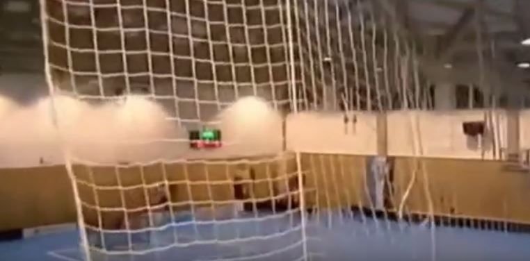 Κατέρρευσε οροφή γηπέδου στην Τσεχία την ώρα του αγώνα – ΒΙΝΤΕΟ