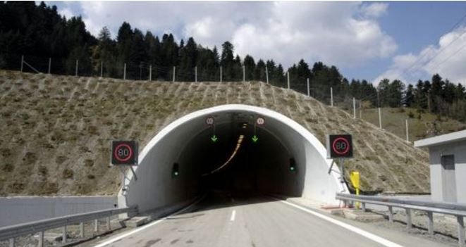 Αρουραίοι έφαγαν τα καλώδια ηλεκτροδότησης σε τούνελ περιφερειακής οδού στον Βόλο