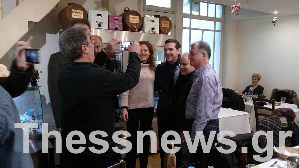 Για… ουζάκι ο Τσίπρας στη Θεσσαλονίκη – ΒΙΝΤΕΟ