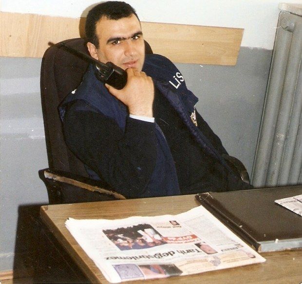 Συγκλονίζει ο σκύλος του αστυνομικού που σκοτώθηκε στη Σμύρνη – ΦΩΤΟ