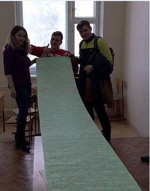 Το σκονάκι των… 3,5 μέτρων που έγινε viral – ΦΩΤΟ