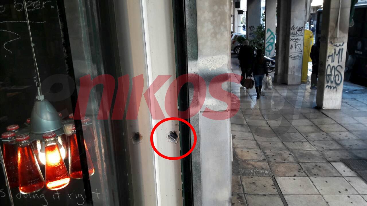 Νέες ΦΩΤΟ ντοκουμέντο από την επίθεση στα γραφεία του ΠΑΣΟΚ – Σφαίρες και σε παρακείμενα καταστήματα