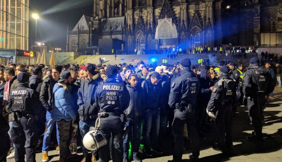 Η αστυνομία της Κολωνίας έλεγξε εκατοντάδες πρόσφυγες και μετανάστες την παραμονή της Πρωτοχρονιάς