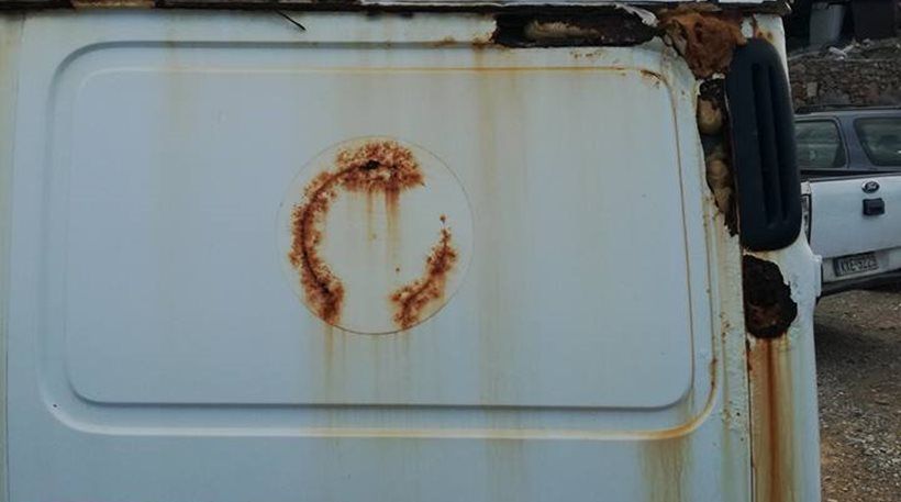 Το σάπιο ασθενοφόρο της Κάσου – ΒΙΝΤΕΟ – ΦΩΤΟ