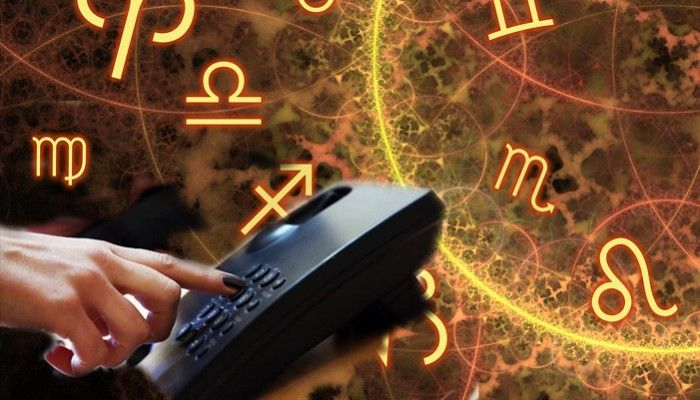 Πρώην καθαρίστρια φέσωσε ΤΕΙ με τηλέφωνα σε αστρολόγους