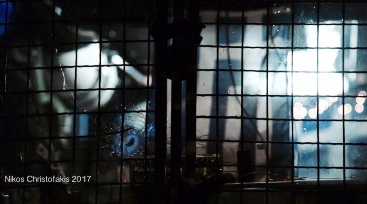 ΦΩΤΟ – ντοκουμέντο από τους πυροβολισμούς στην κλούβα των ΜΑΤ – Πάνω στην αλλαγή βάρδιας η επίθεση