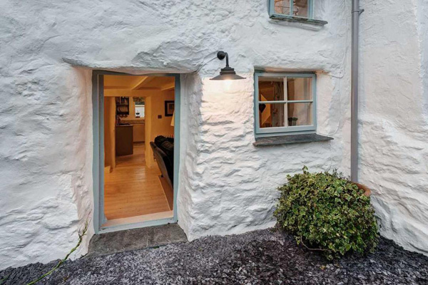 Perierga.gr-Καλύβα 300 ετών κρύβει μία απίστευτα πολυτελή κατοικία