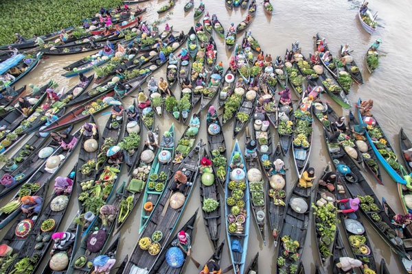 perierga.gr - Πανέμορφη πλωτή αγορά με ιστορία 500 ετών!