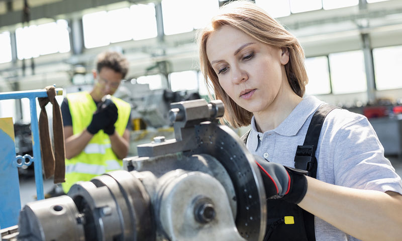 Μειώνουν τη γυναικεία γονιμότητα οι βαριές δουλειές και η νυχτερινή εργασία