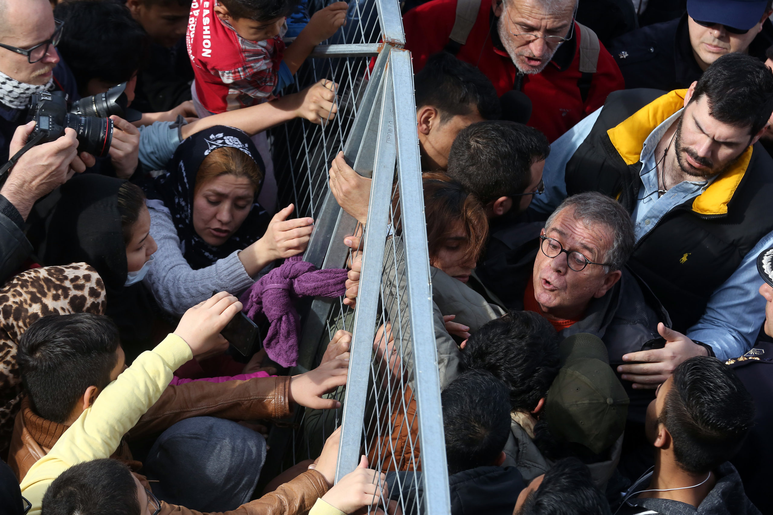 Καρέ – Καρέ η ένταση στο Ελληνικό με τον Γιάννη Μουζάλα – ΦΩΤΟ