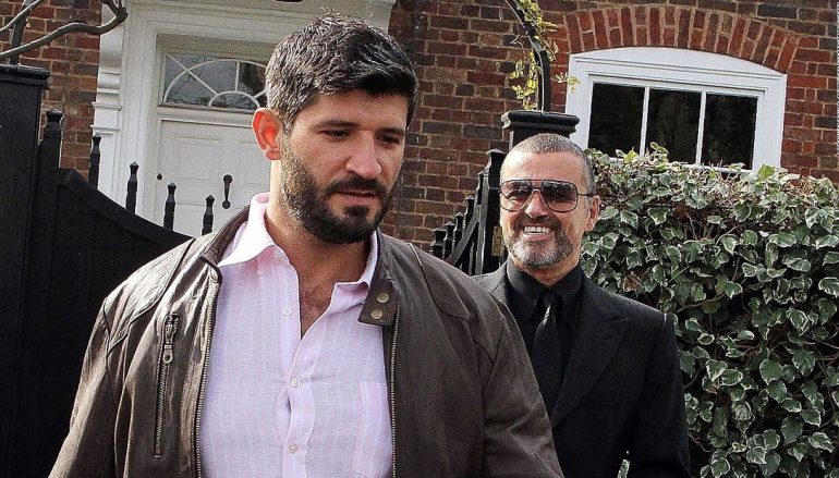 Συγκλονίζει η συνομιλία του συντρόφου του Τζορτζ Μάικλ με την υπηρεσία άμεσης βοήθειας