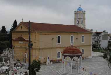 Τραγελαφικές σκηνές σε κηδεία στην Πάτρα