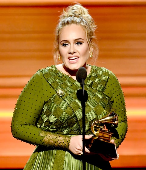 Θριάμβευσε η Αντέλ στα Grammy – Γιατί έκανε την Μπιγιονσέ να δακρύσει – BINTEO
