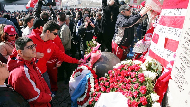 Η οικογένεια του Ολυμπιακού τίμησε τα θύματα της Θύρας 7