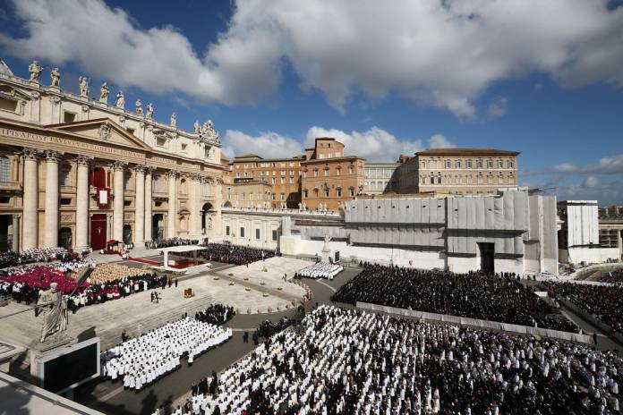 Ανησυχεί για τα διατάγματα Τραμπ το Βατικανό
