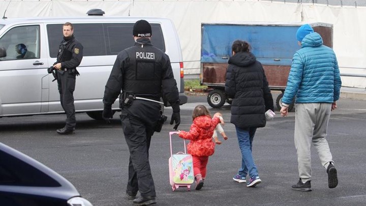 Πρόσφυγες και μετανάστες στη Γερμανία «τρέμουν» την απέλαση