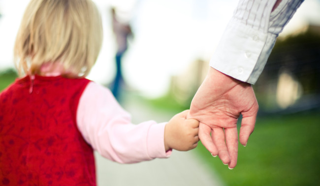 Απαγορεύτηκε η διαφήμιση και προβολή συγκεκριμένων προϊόντων για παιδιά