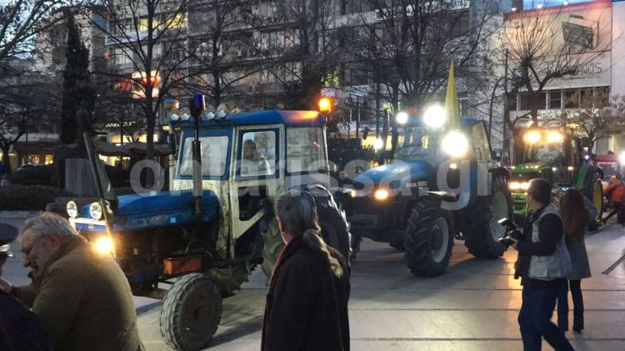 Συλλαλητήριο των αγροτών στο κέντρο της Λάρισας – ΒΙΝΤΕΟ – ΦΩΤΟ
