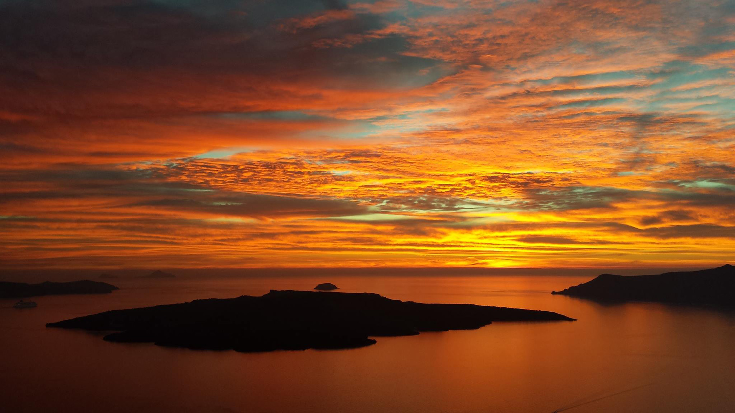 Γιατί προτείνει την Σαντορίνη το Popsugar;