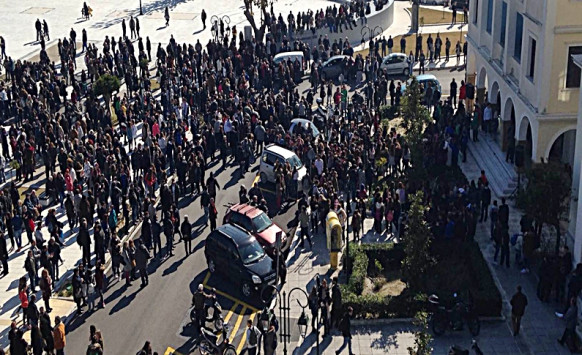 Ξεσηκώθηκε η Ζάκυνθος για τα σκουπίδια – ΦΩΤΟ