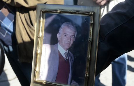 Με τη σημαία της ΑΕΚ κηδεύτηκε ο Μίλτος Παπαποστόλου – ΦΩΤΟ